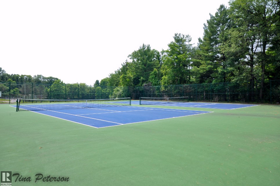 Neighborhood Tennis Court at Oak Pointe